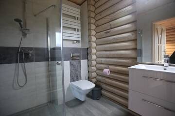 Фото номера Шале с двумя спальнями Комплексы для отдыха с коттеджами/бунгало Sosnowe Domki г. Реваль 6