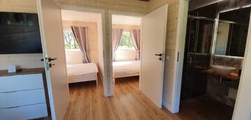 Фото номера Шале с двумя спальнями Дома для отпуска Lumi Resort Domki letniskowe г. Реваль 6